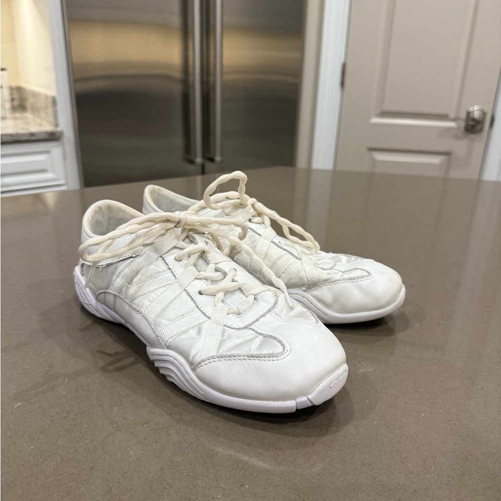 NFINITY Cheer Shoes including Carrying Case